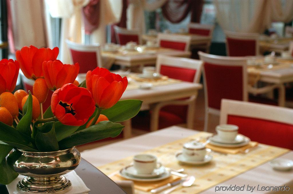 โรงแรมรีเลส เดลโอโรโลจิโอ ปิซา ร้านอาหาร รูปภาพ